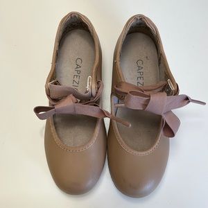 GUC Capezio Child’s Shuffle Tap Shoes, Caramel, size 10M